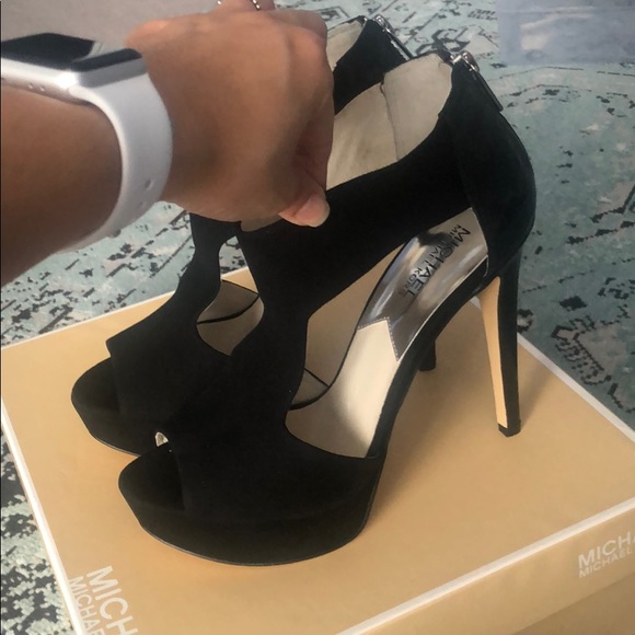 Michael Kors Sandals - Picture 6 of 8